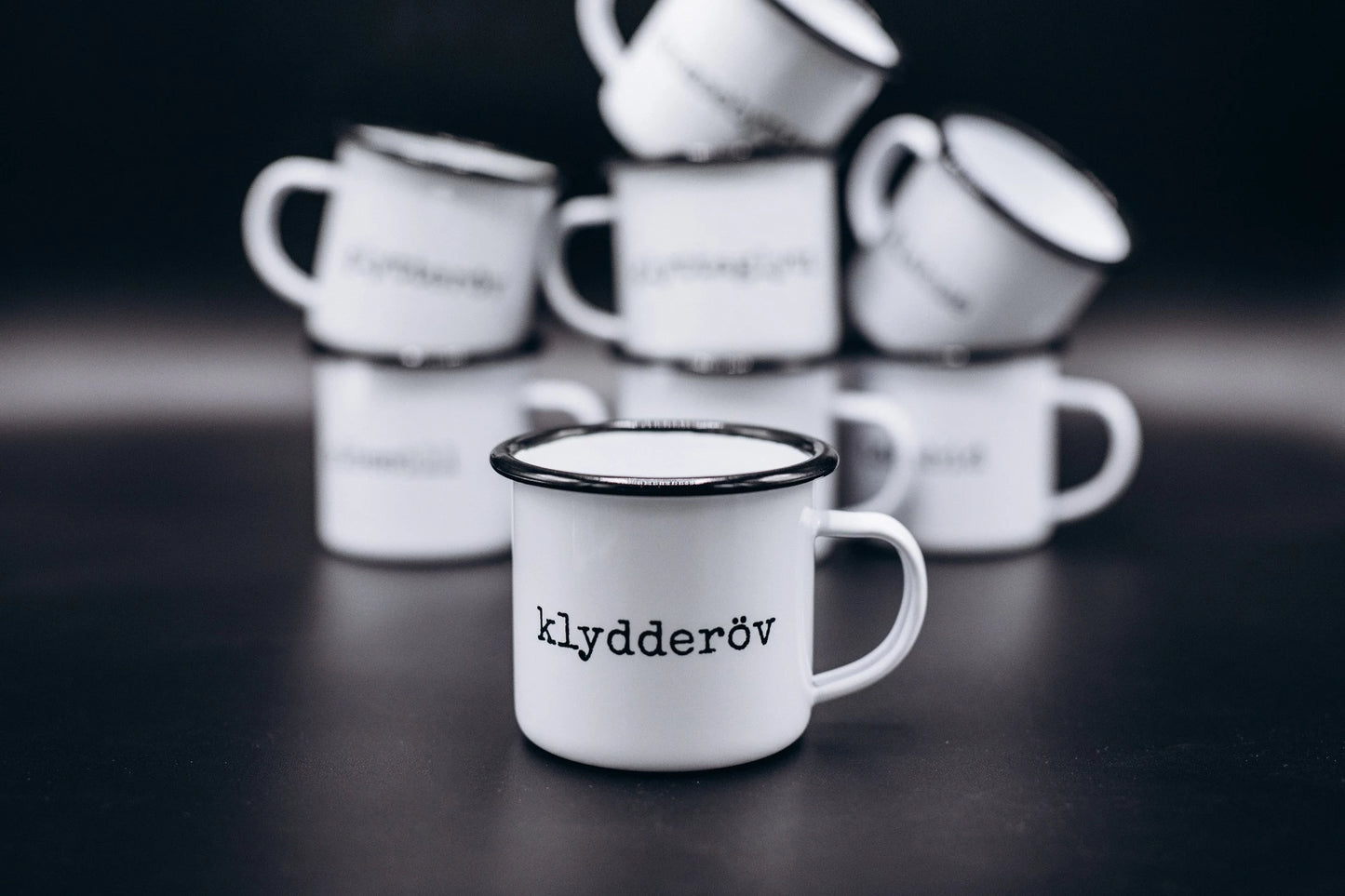 Emaljmuggar på skånska: Klydderöv