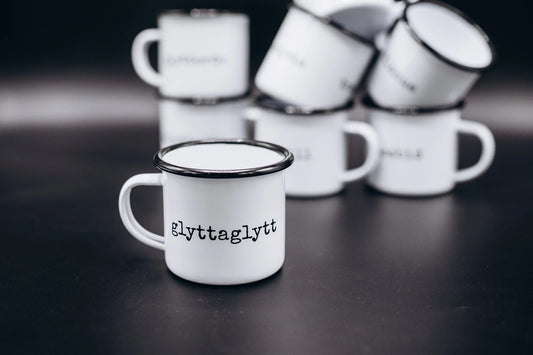 Emaljmuggar på skånska: Glyttaglytt